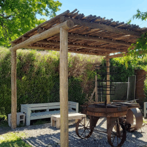 Construcción de Pérgolas, Galerías y Garajes con Postes Impregnados